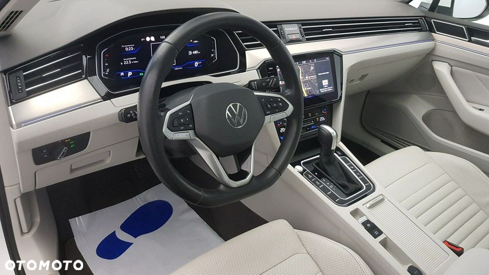 Volkswagen Passat - 15