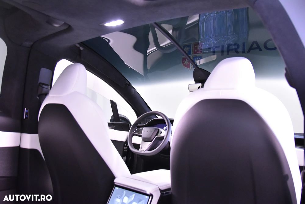 Tesla Model X - 22