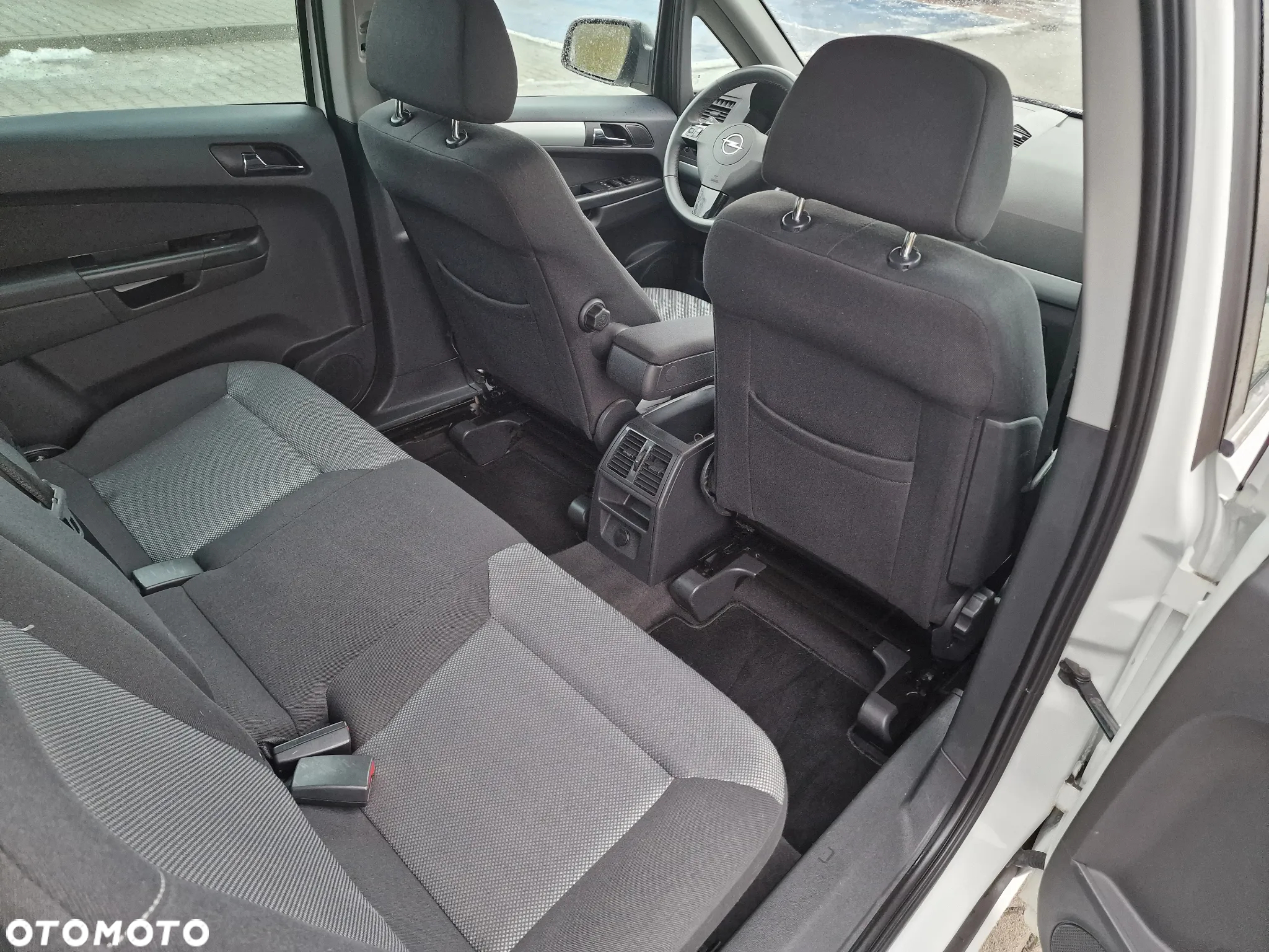 Opel Zafira 1.8 Cosmo - 27