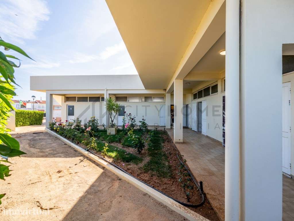 Armazém com Localização Privilegiada em Albufeira - Grande imagem: 2/17