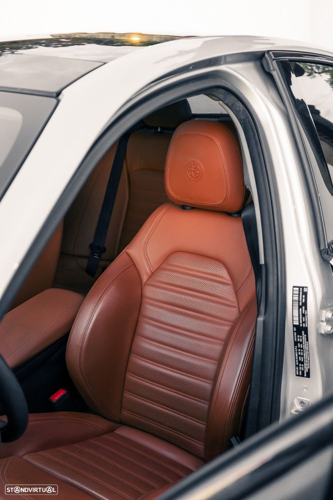 Alfa Romeo Giulia 2.0 T Veloce Ti Q4 AT8 - 9