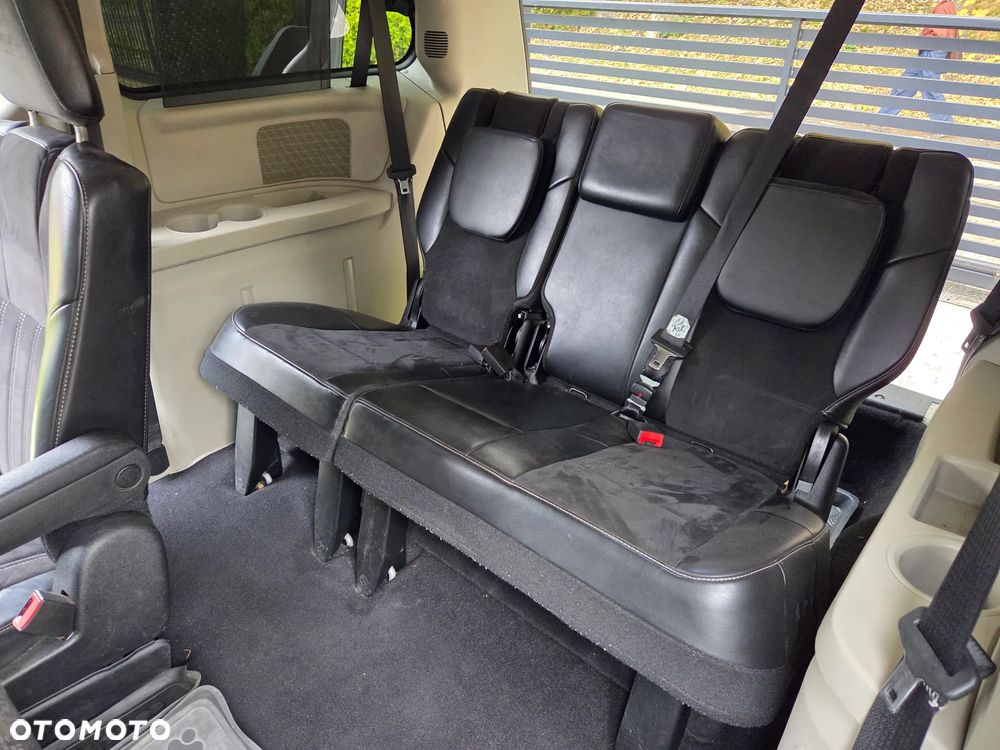 Chrysler Town & Country - 28