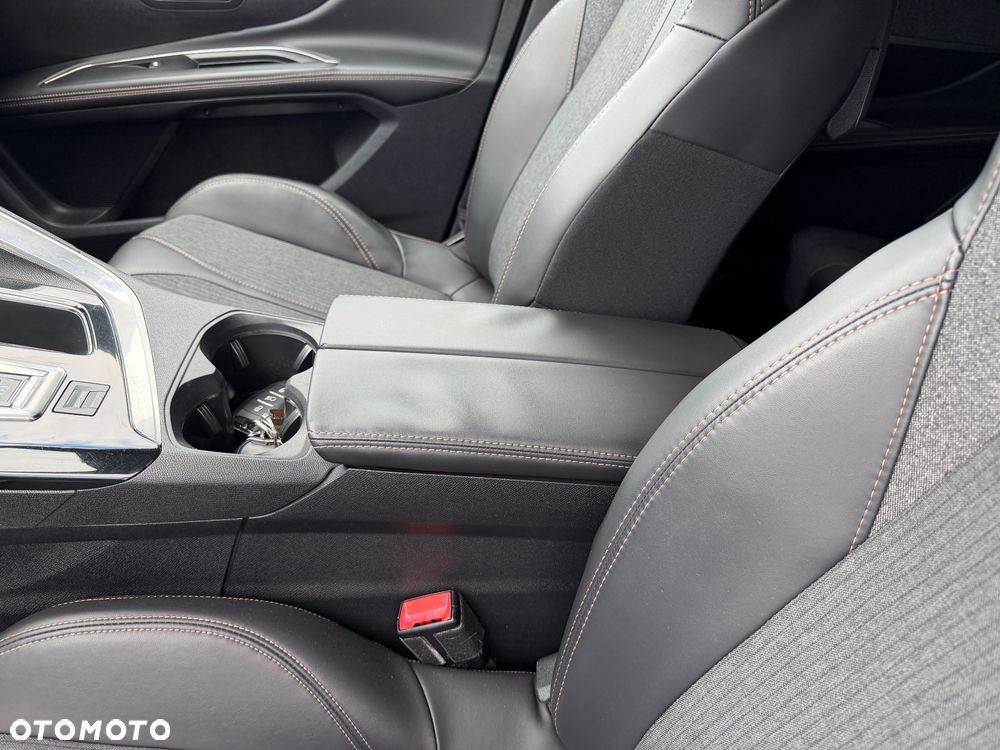 Peugeot 5008 THP 165 EAT6 Allure - 23