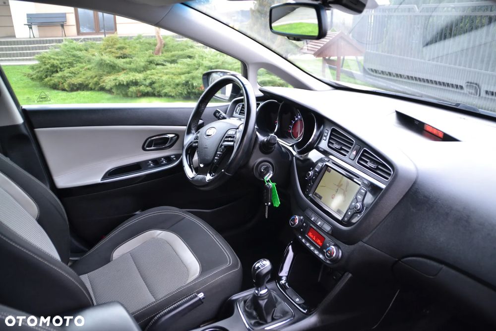 Kia Ceed 1.6 GDI Dream-Team Edition - 30