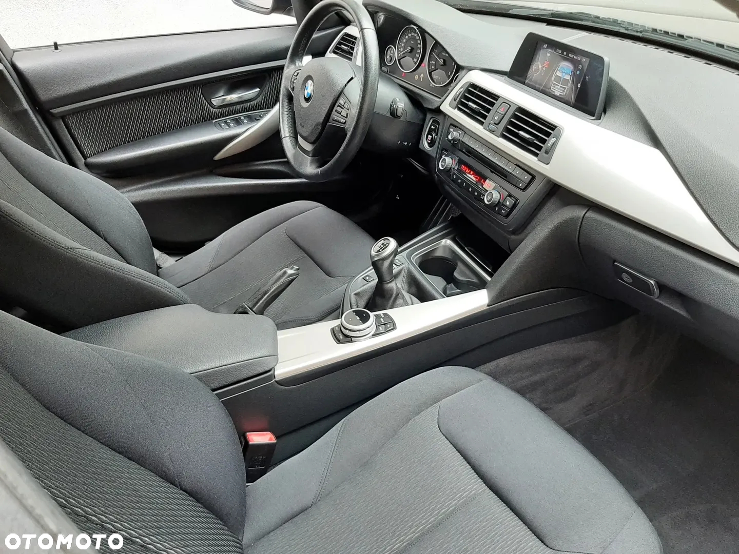 BMW Seria 3 320d Sport Line EU6 - 13