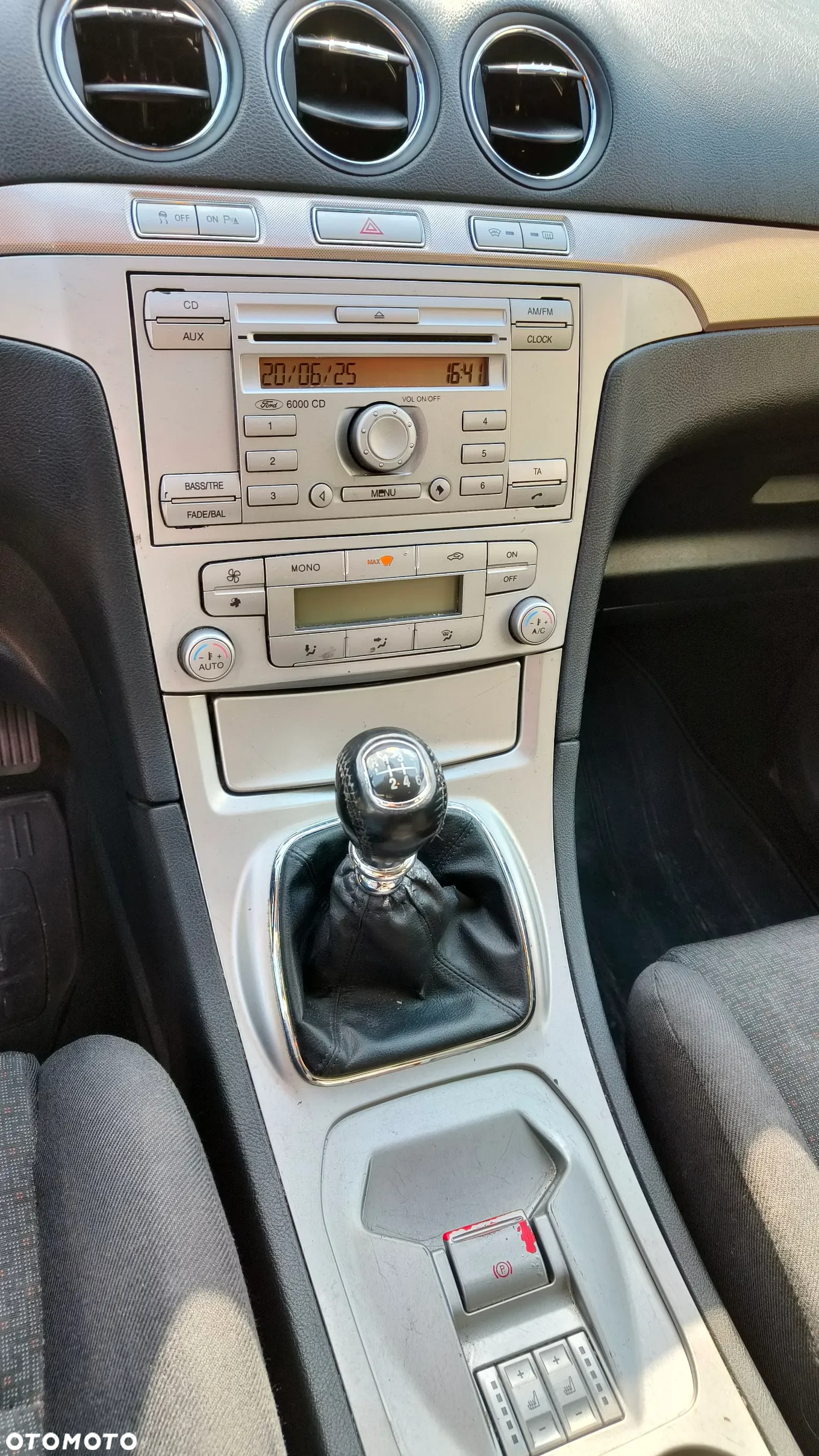 Ford S-Max - 12