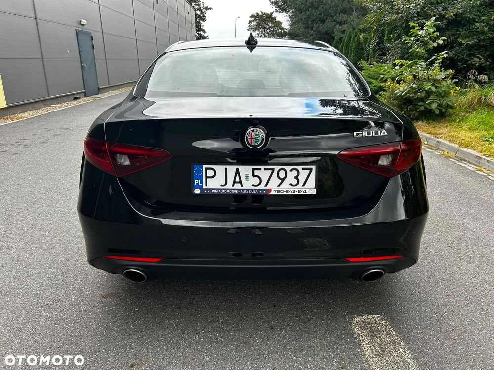Alfa Romeo Giulia - 10
