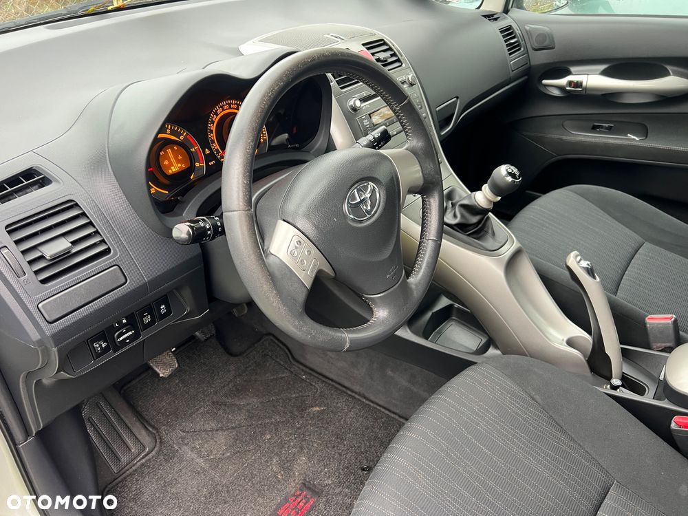 Toyota Auris 1.33 VVT-i Terra - 17