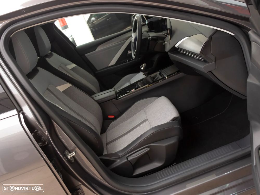 Opel Astra 1.2 T Elegance - 13