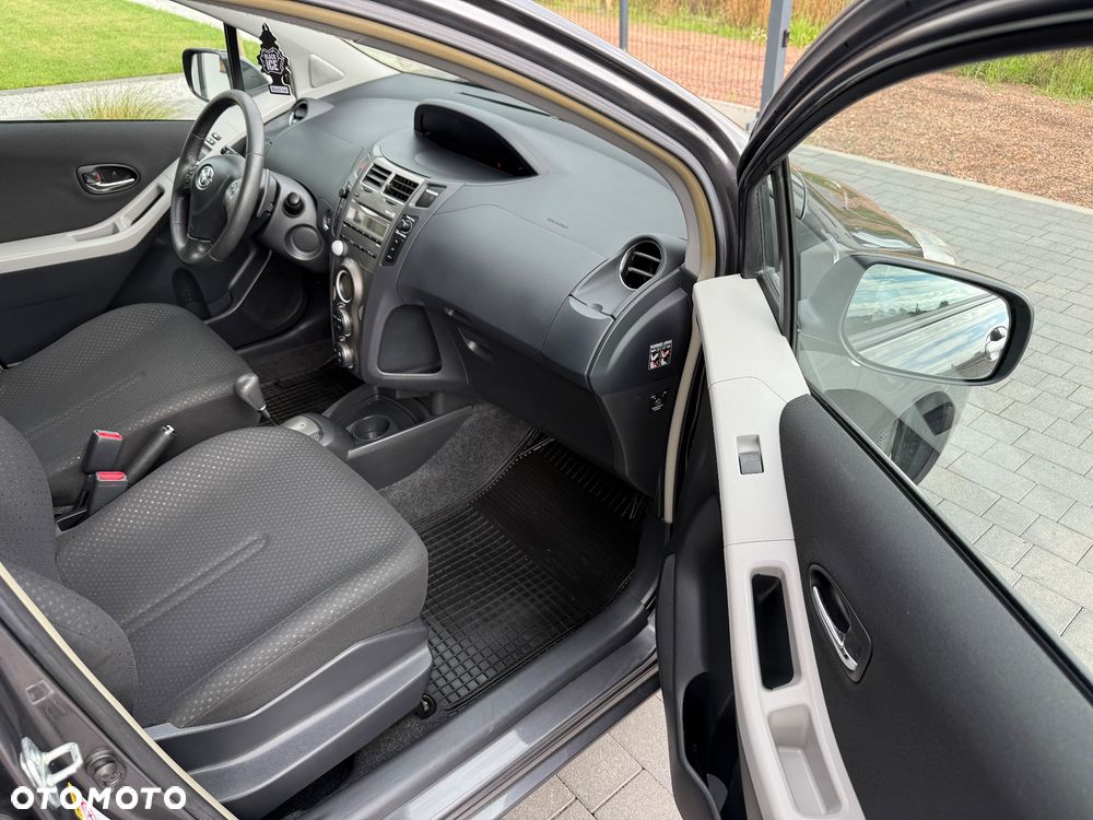 Toyota Yaris - 23