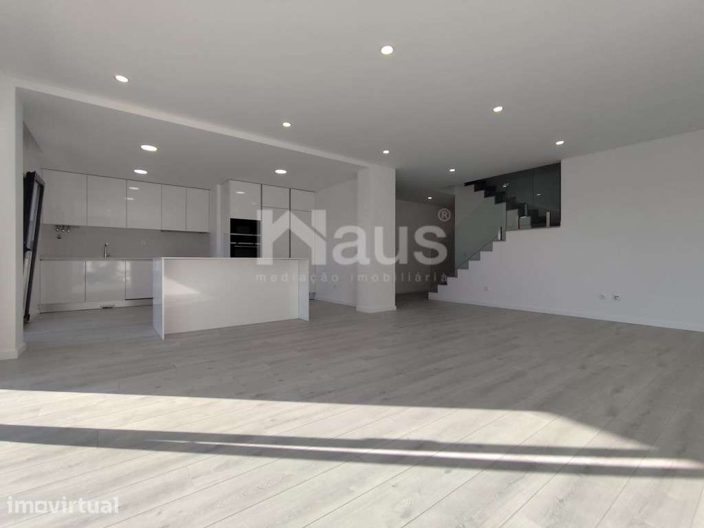 Duplex T3 com parqueamento e terraços - Grande imagem: 4/25