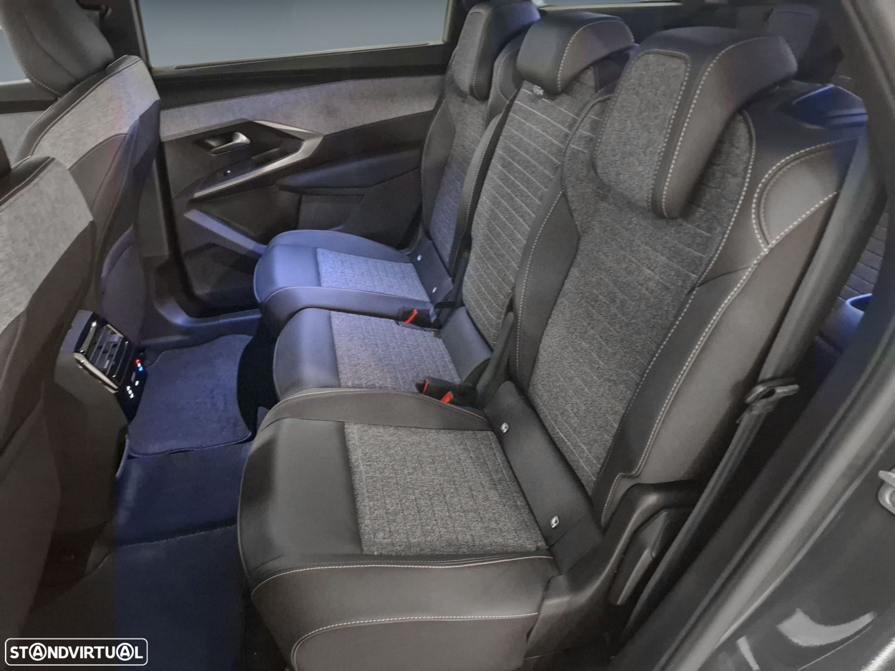 Peugeot E-5008 73 kWh Allure - 15