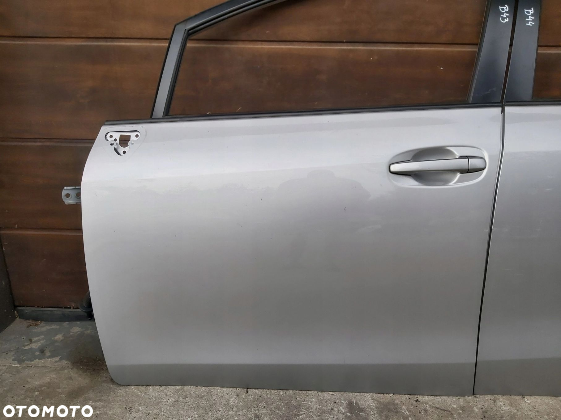 Toyota VERSO drzwi lewy przód 1F7 - 2