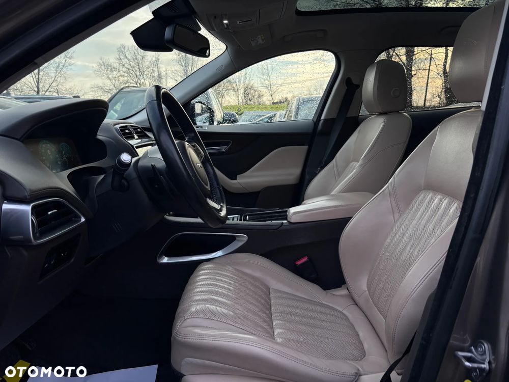 Jaguar F-Pace - 11