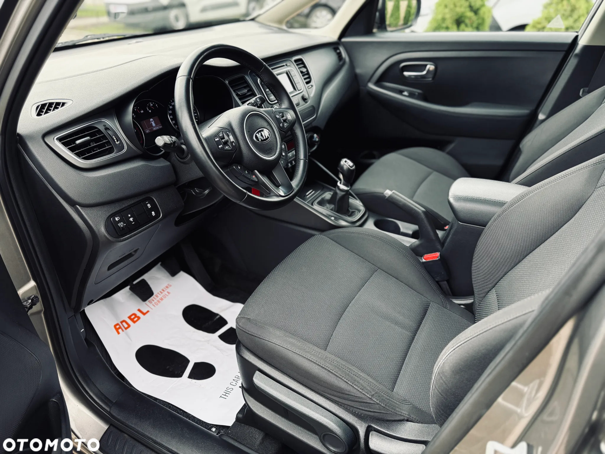 Kia Carens 1.7 CRDi M - 15