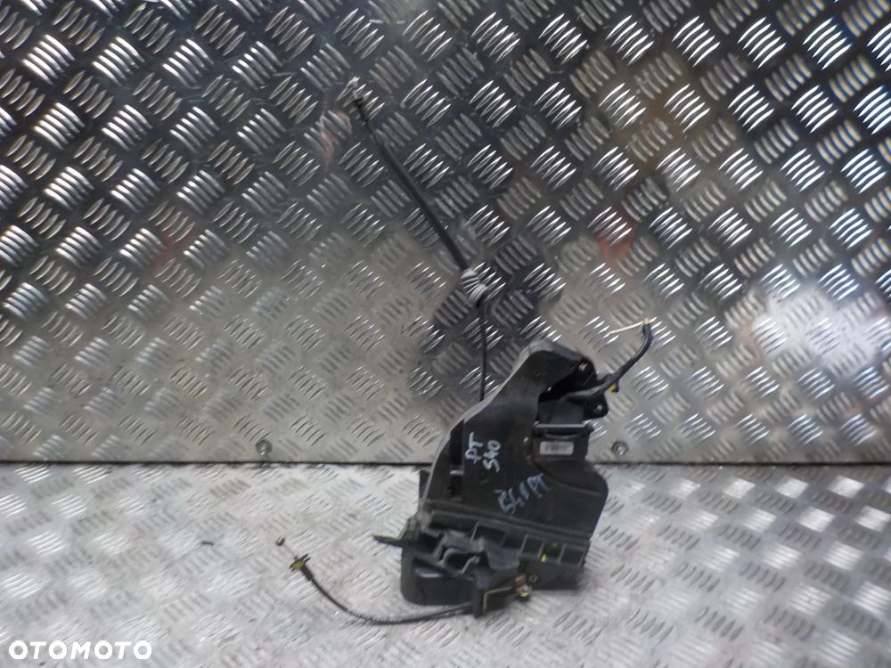 VOLVO S40 ZAMEK PRAWY TYŁ - 1