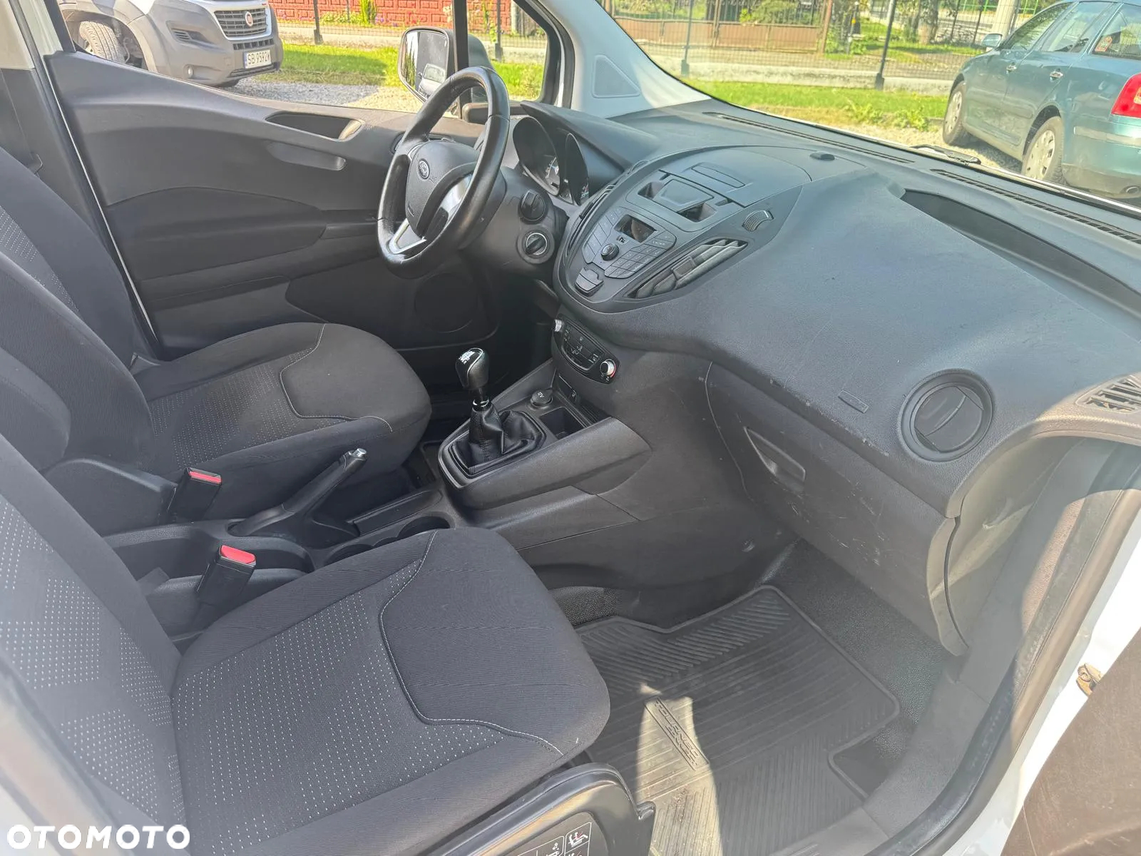 Ford Courier - 16
