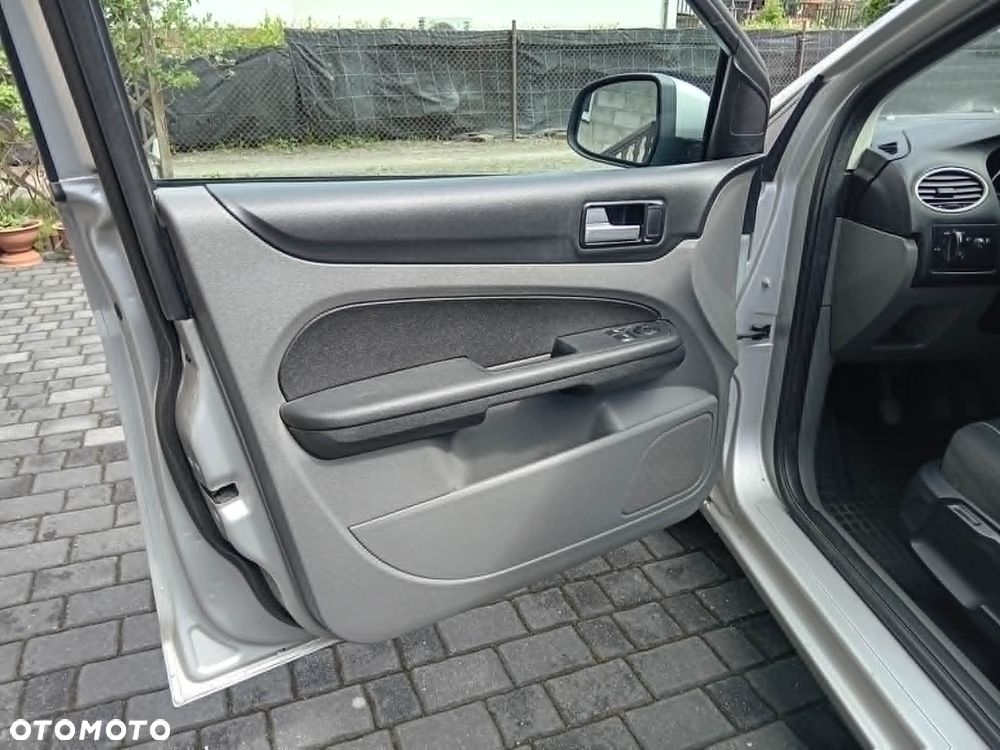 Ford Focus 1.6 Comfort - 11