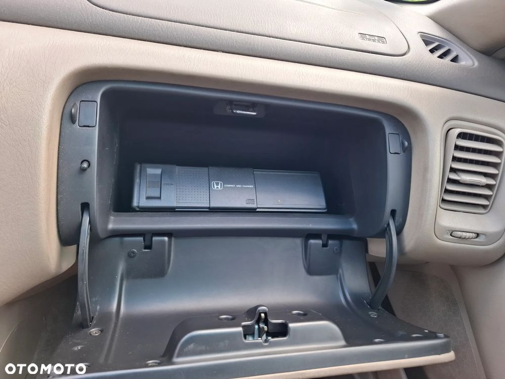 Honda Accord 3.0i ES - 23