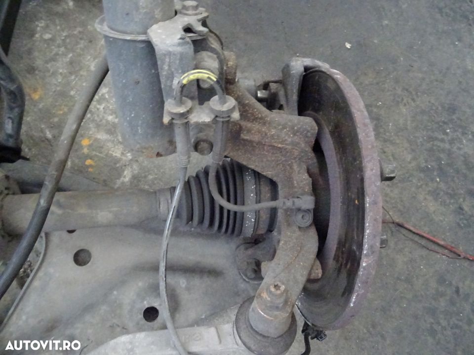 Fuzeta stanga dreapta Dacia Logan 1.2 benzina D4FF732 55 KW 75 CP din 2015 - 2