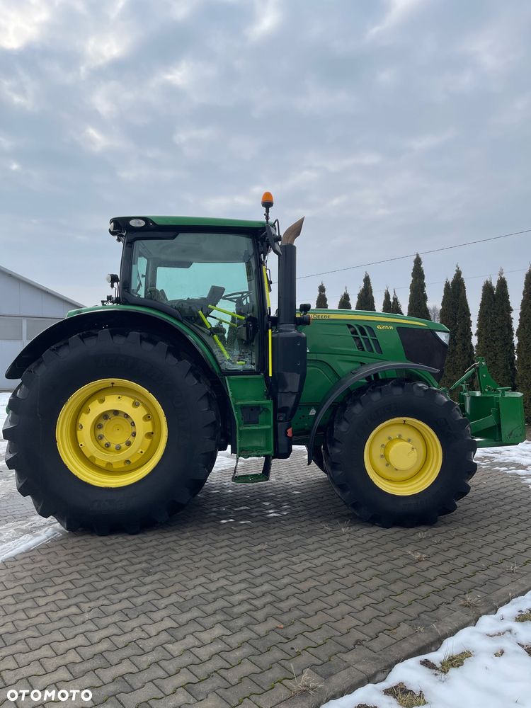 John Deere 6215R - 2
