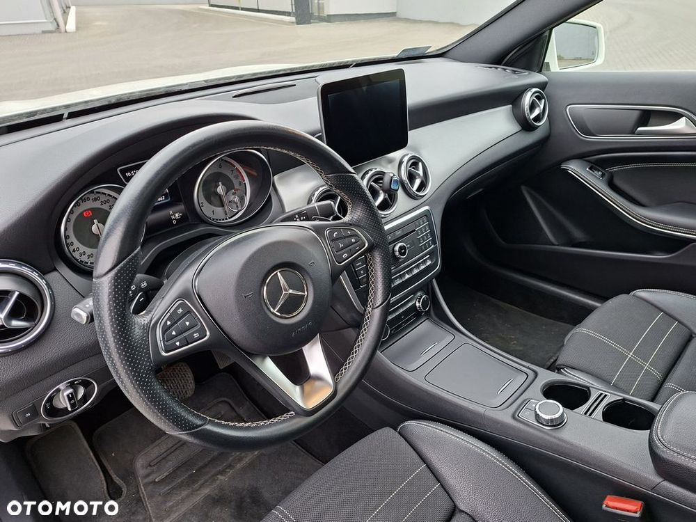 Mercedes-Benz GLA 250 4-Matic - 11