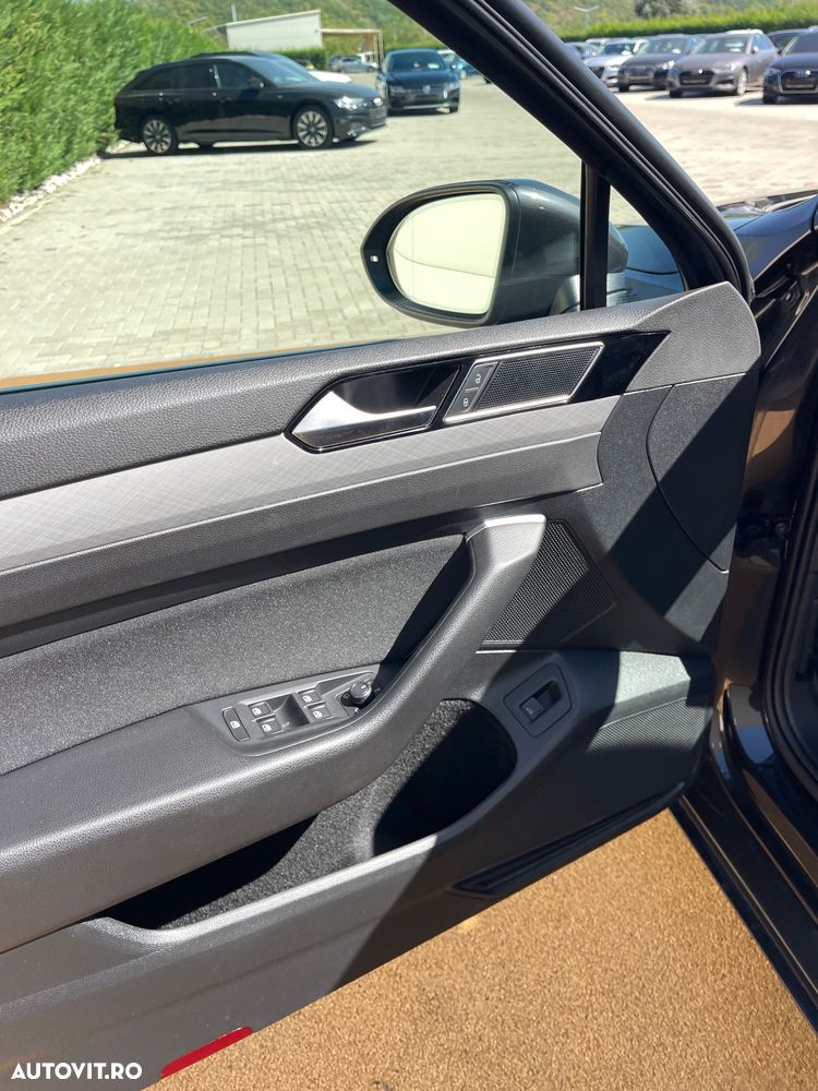 Volkswagen Passat - 31