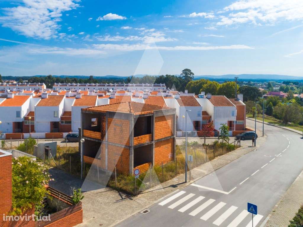 Lote de terreno com Benfeitorias - Zona Escolar Ovar - Grande imagem: 2/25