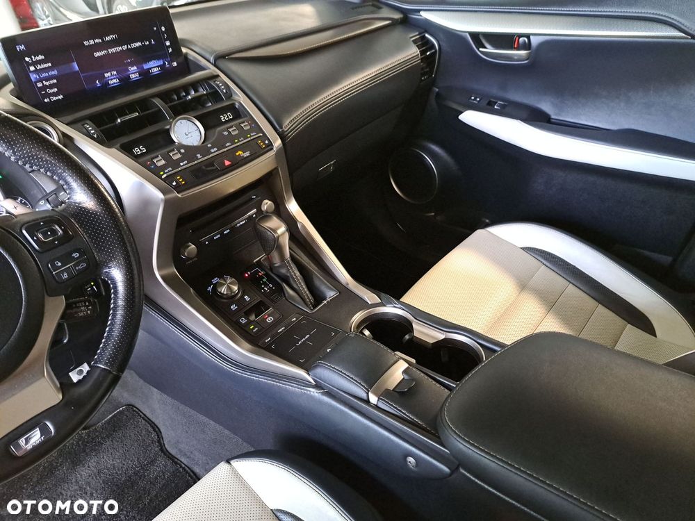 Lexus NX 300h F Sport Edition AWD - 31