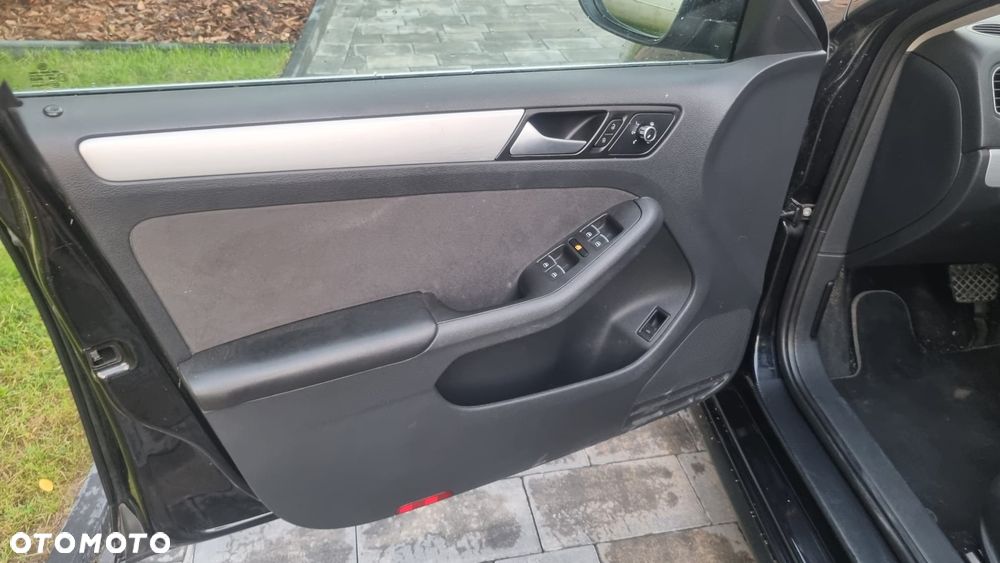 Volkswagen Jetta - 17