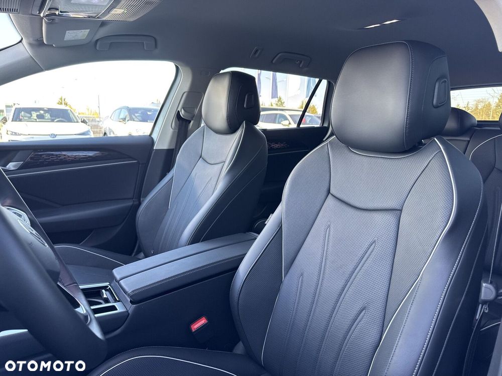 Volkswagen Passat - 12