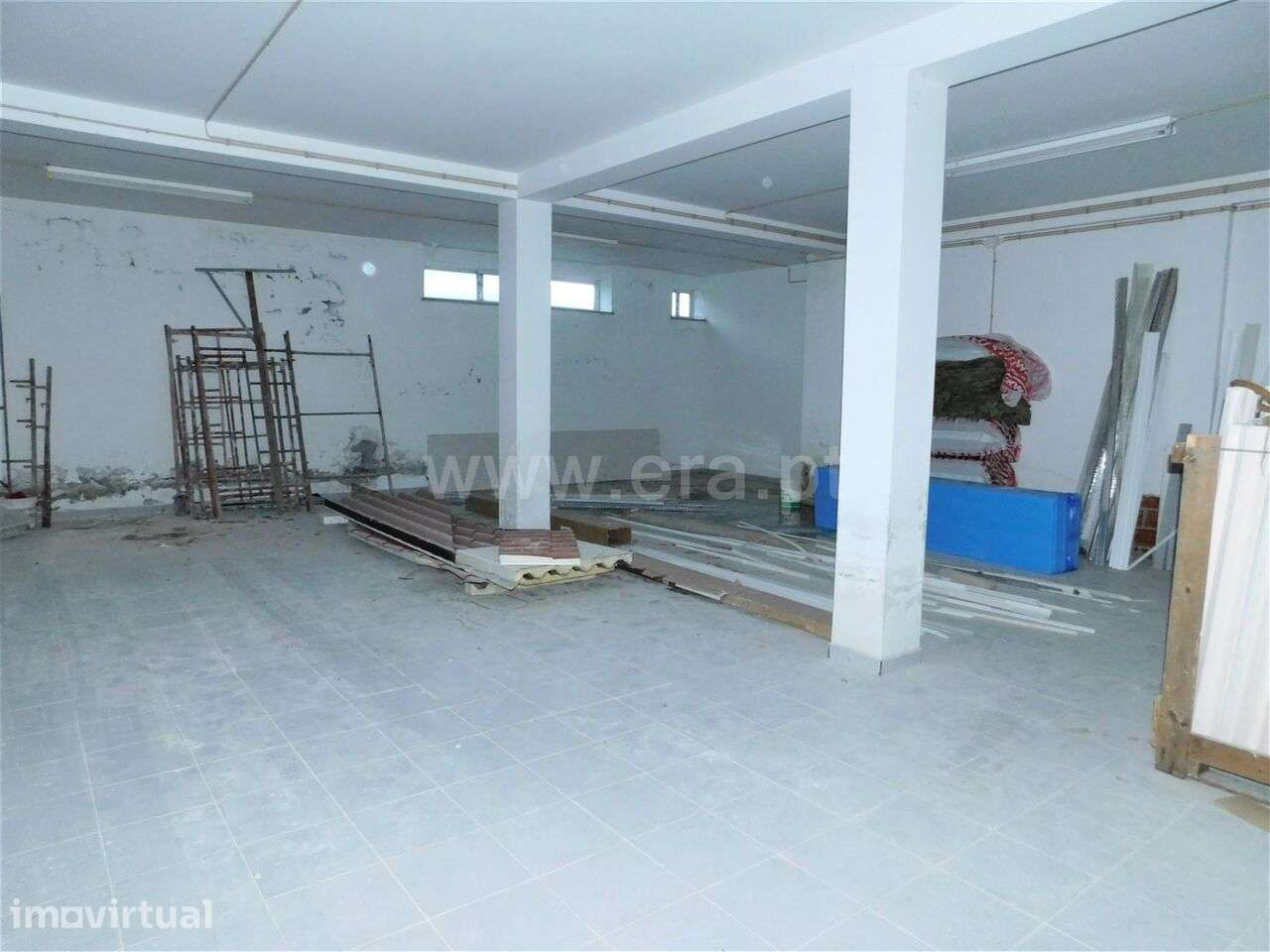 Garagem / Seia, Seia, São Romão e Lapa dos Dinheiros - Grande imagem: 3/3