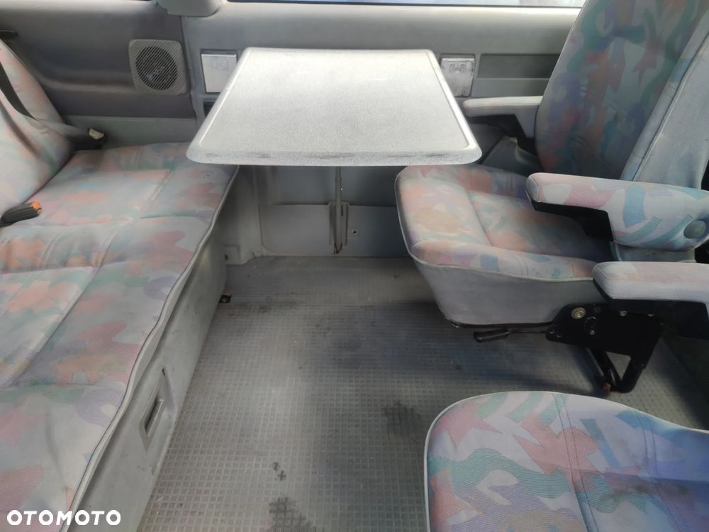 Volkswagen Multivan - 10