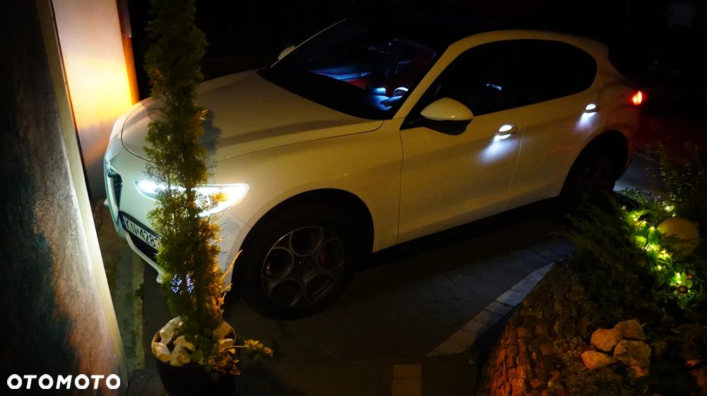 Alfa Romeo Stelvio - 12