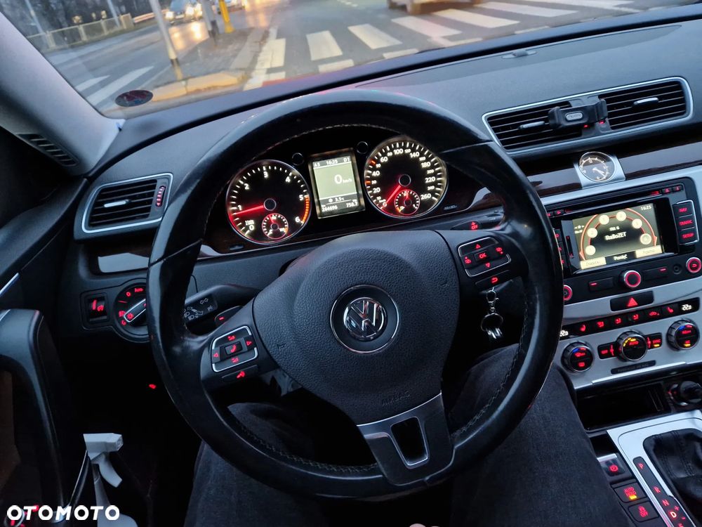 Volkswagen Passat - 2