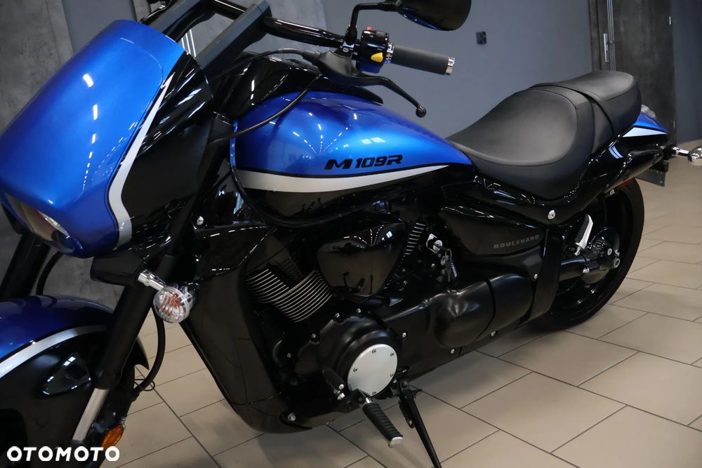 Suzuki Intruder - 22