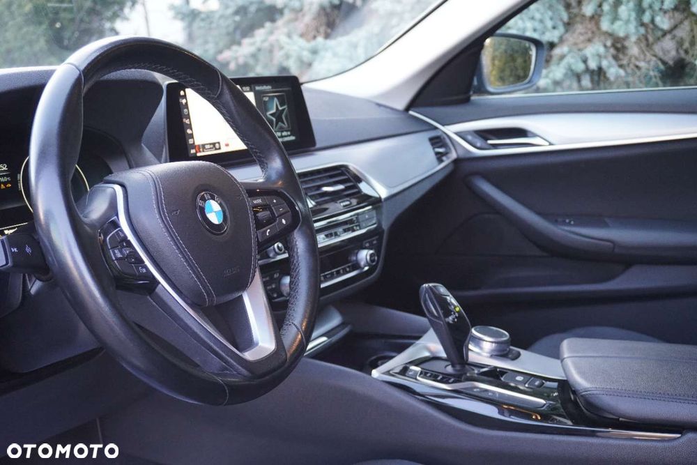 BMW Seria 5 520d xDrive - 13