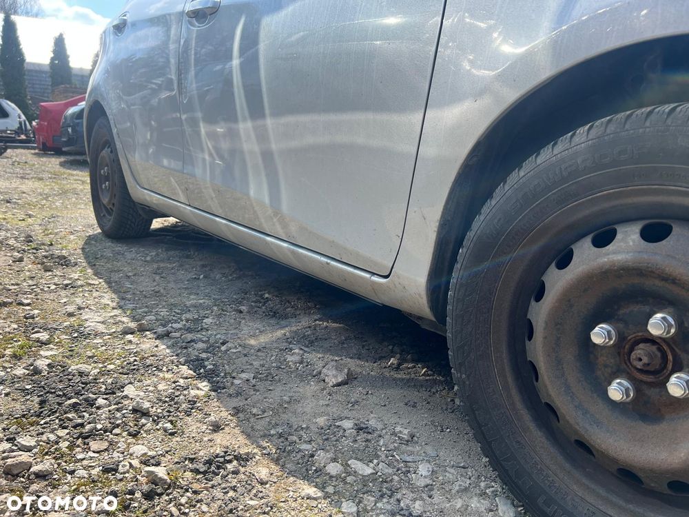 Toyota Yaris Hybrid 100 Premium - 28