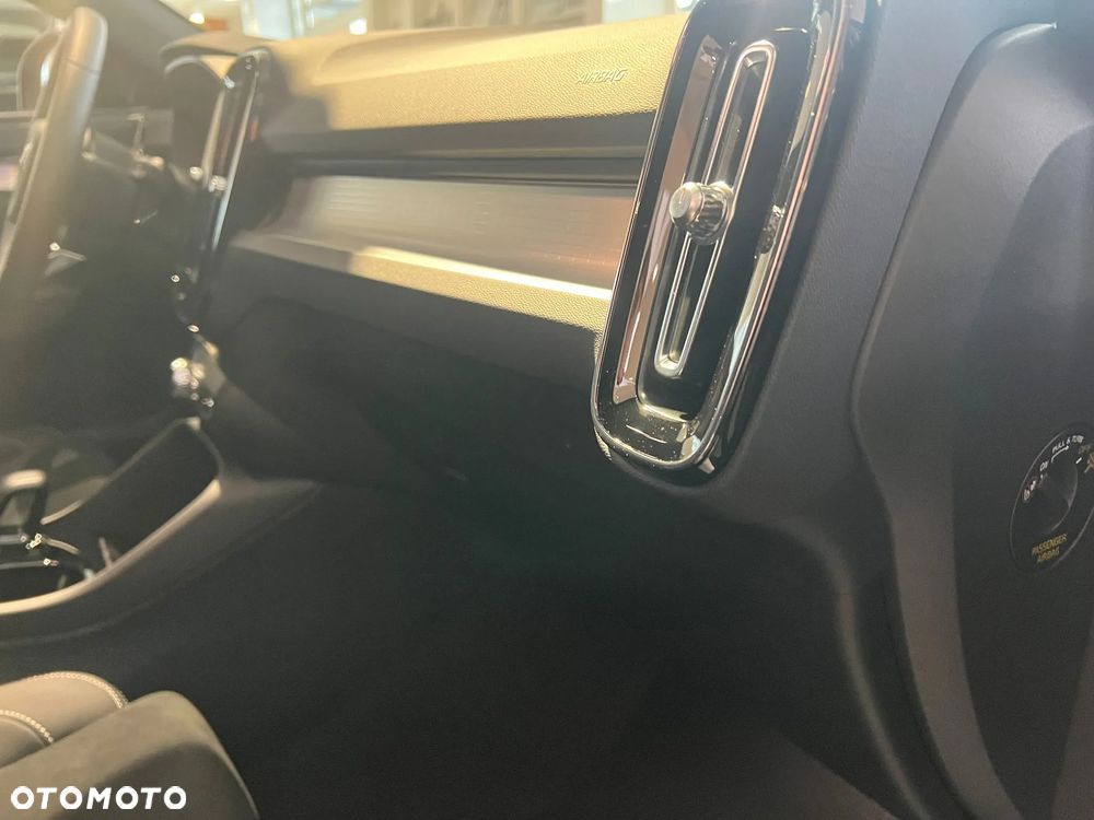 Volvo XC 40 B4 B DKG Ultra Black Edition - 20