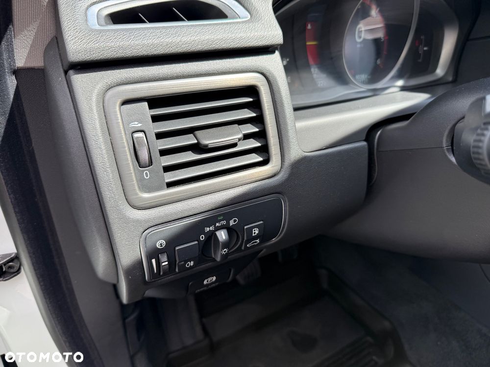 Volvo XC 70 D4 AWD Momentum - 32