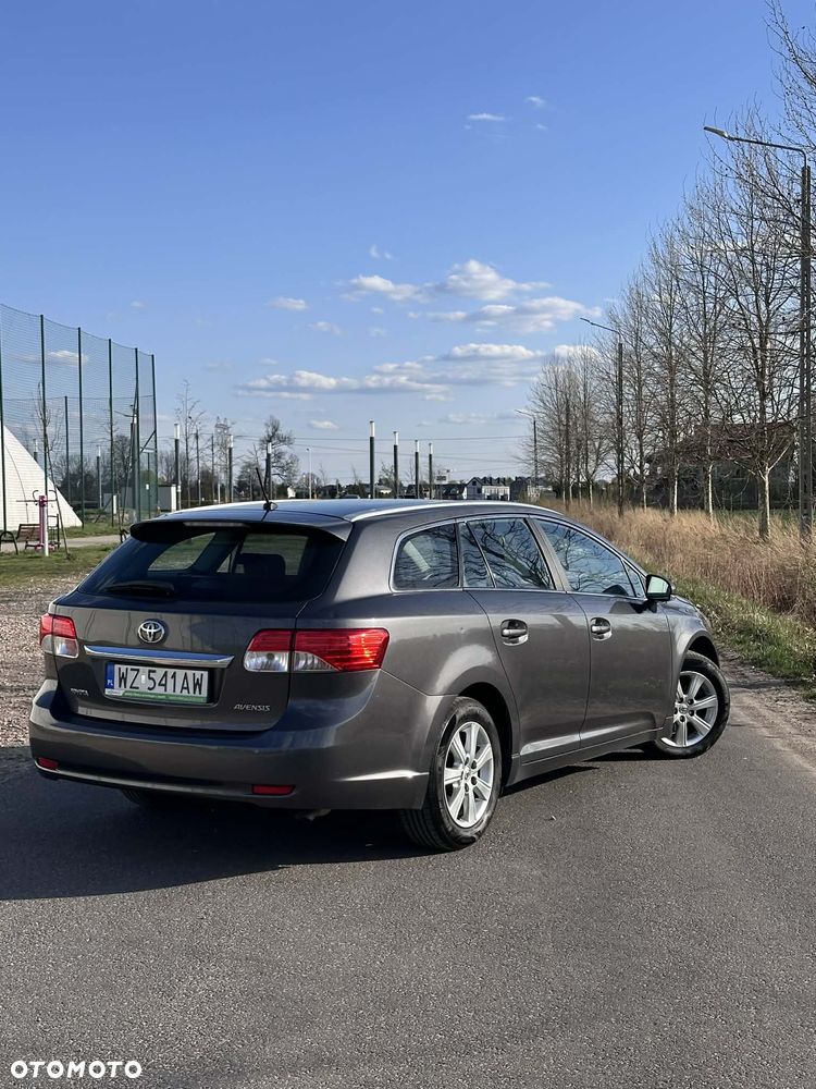 Toyota Avensis 2.0 D-4D Premium - 13