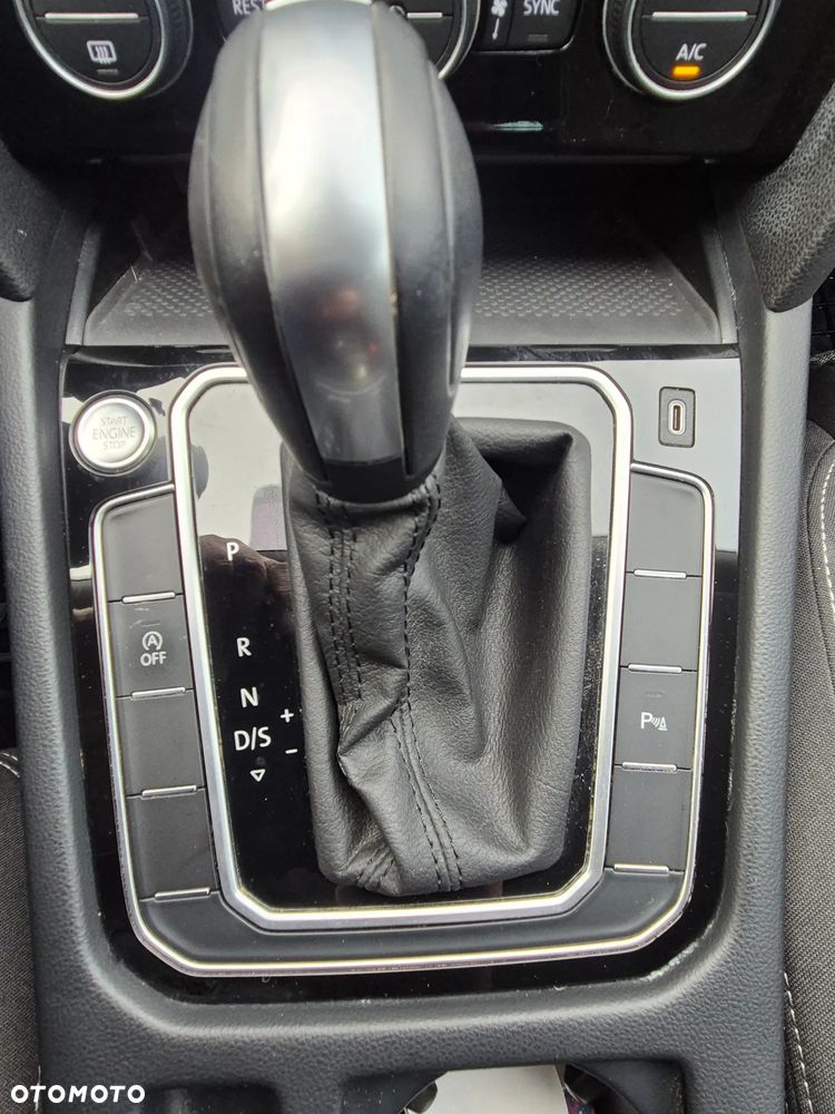 Volkswagen Passat 2.0 TSI Business DSG - 17