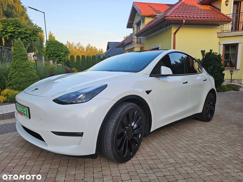 Tesla Model Y - 2