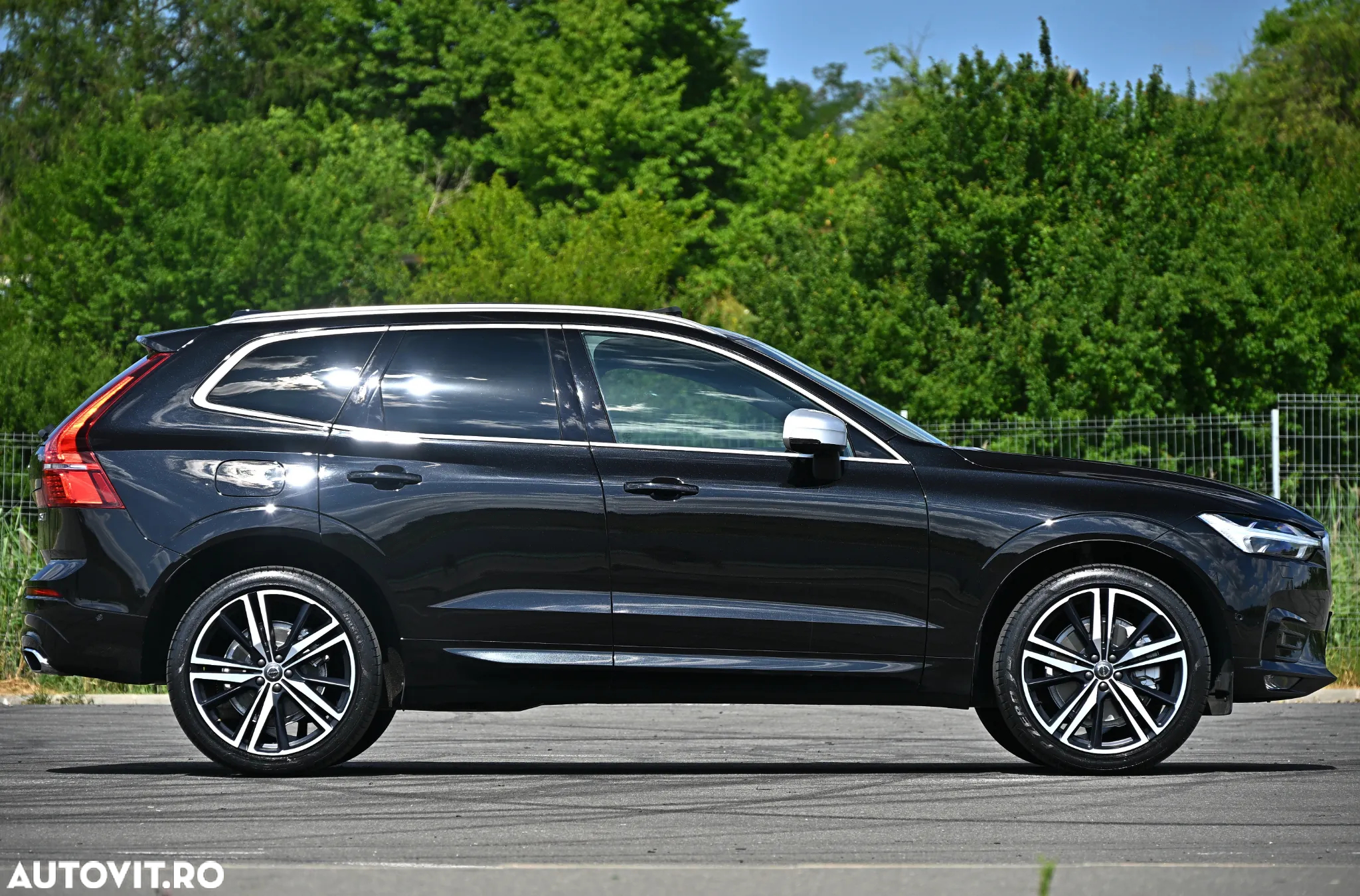 Volvo XC 60 D5 AWD Geartronic RDesign - 11