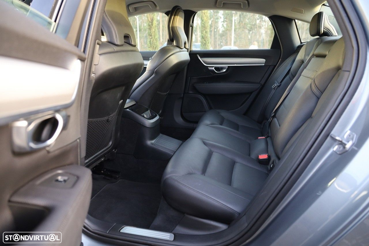 Volvo S90 2.0 T8 Momentum Plus AWD Geartronic - 11
