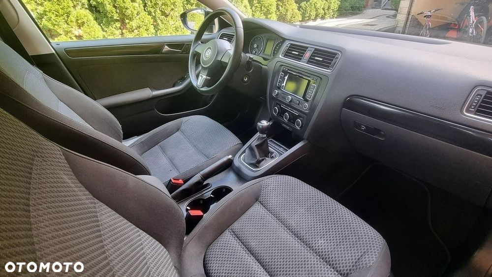 Volkswagen Jetta - 13