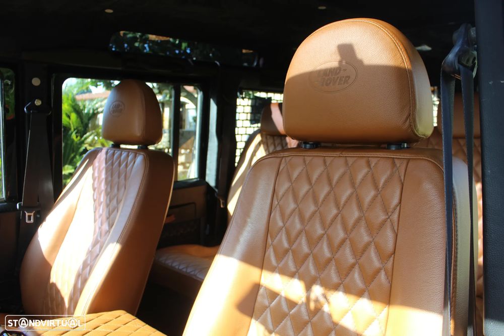 Land Rover Defender 110 Black Pearl Limited Edition - 23