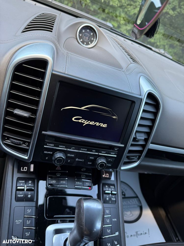 Porsche Cayenne 3.0 L - 6