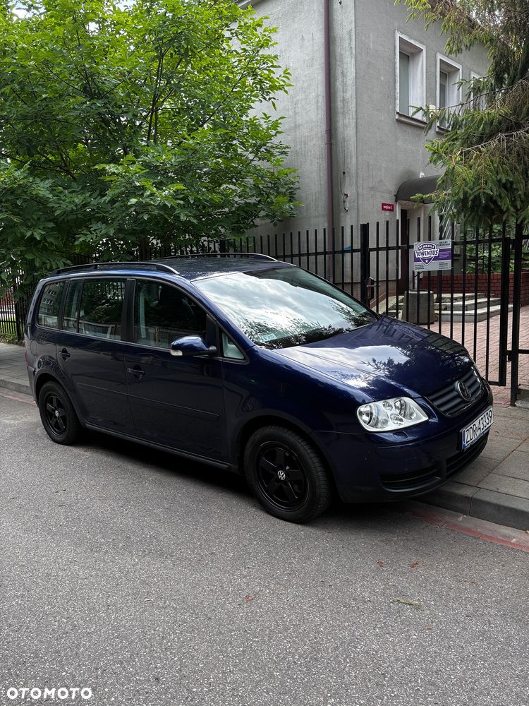 Volkswagen Touran 1.6 FSI - 4