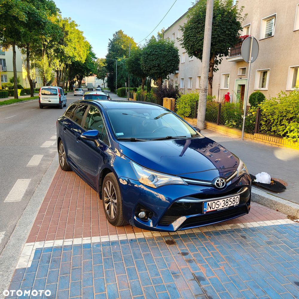 Toyota Avensis 1.8 Premium MS - 9